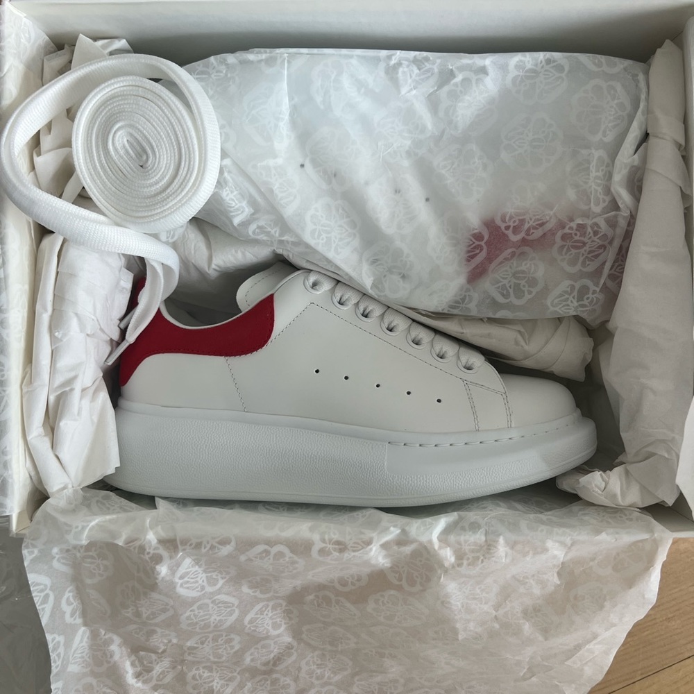 Alexander McQueen
Suede-trimmed leather sneakers